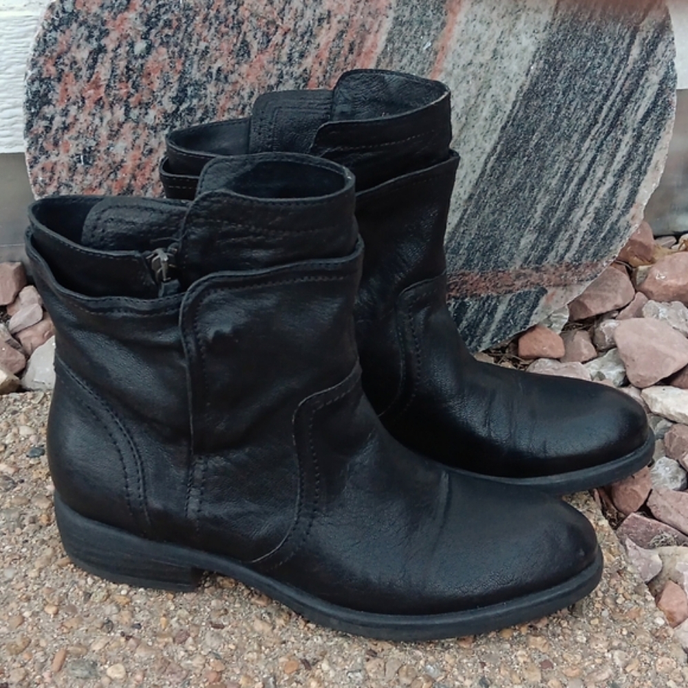 Vera Wang Ozita black leather boots women's sz 10